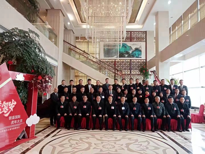 我公司董事長(cháng)王曉文，通過(guò)民主選舉成為菏澤市高新區人大代表